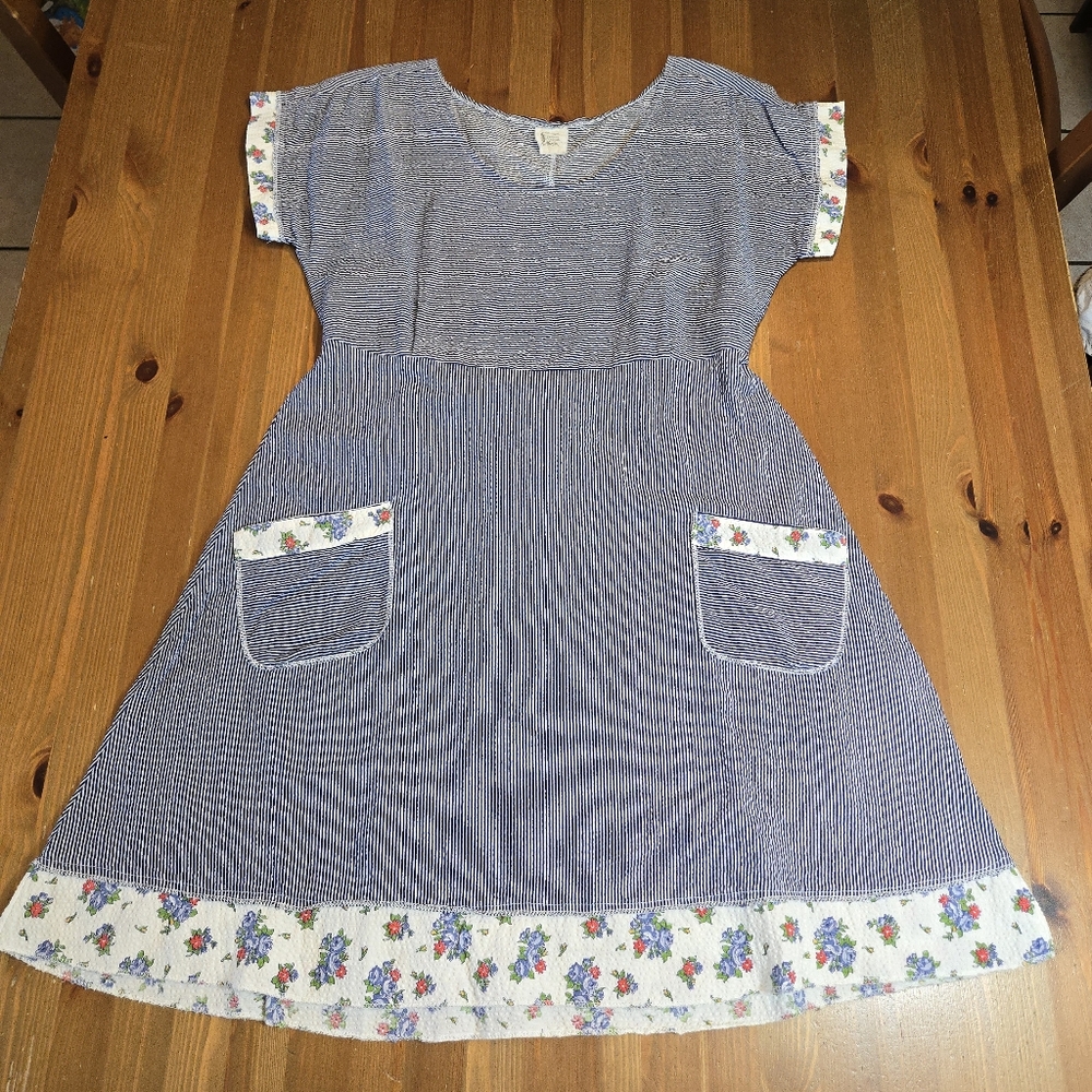 Vintage Inspired Seersucker Scoop Neck Dress With Floral Patch Pockets Sz M?
